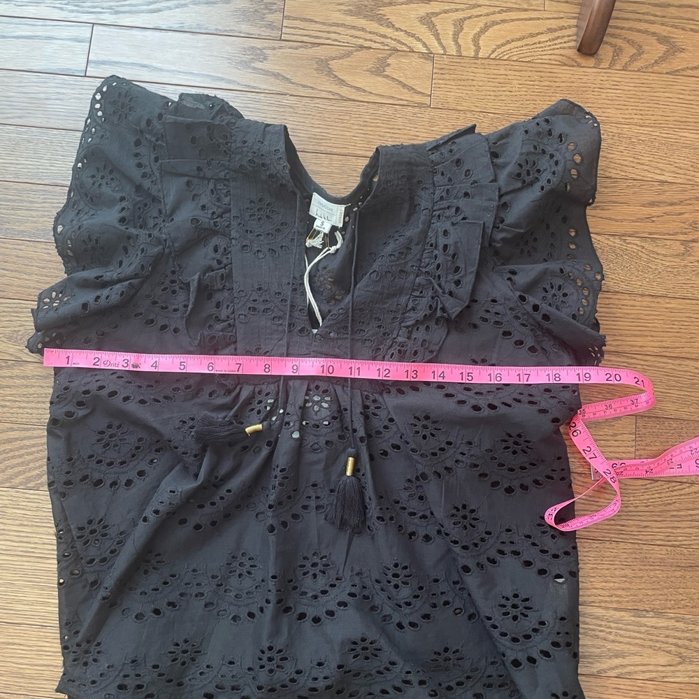 Nicole Miller Artelier Embroidered Eyelet Flutter Sleeve Top - Picture 12 of 16